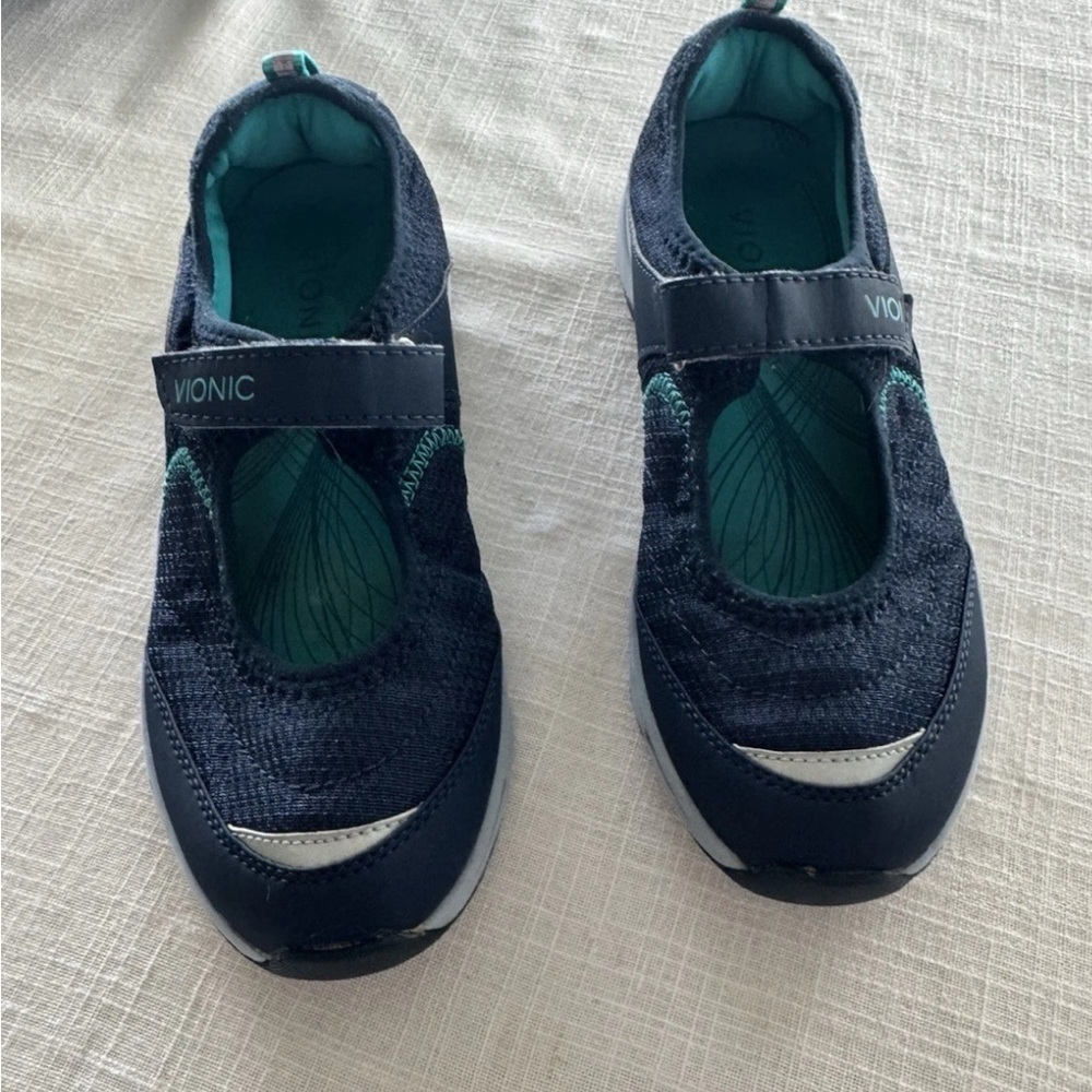 Vionic Women's Navy Athletic Shoes Sunset Blue Mary Jane style size 7W 7 Wide